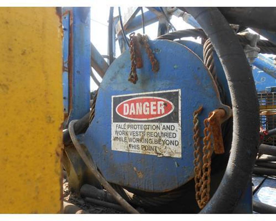 Used CRANE CARRIER RIG