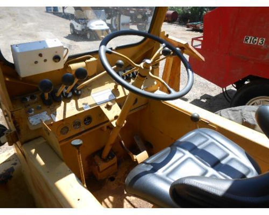 Used 1975 GROVE CRANE