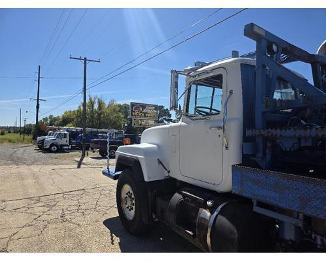 Used 1995 Mack RD688S