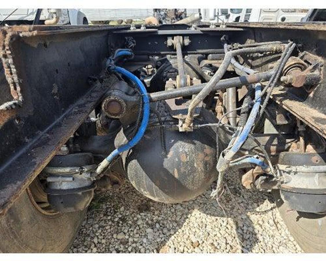 Used 2005 Mack CV713
