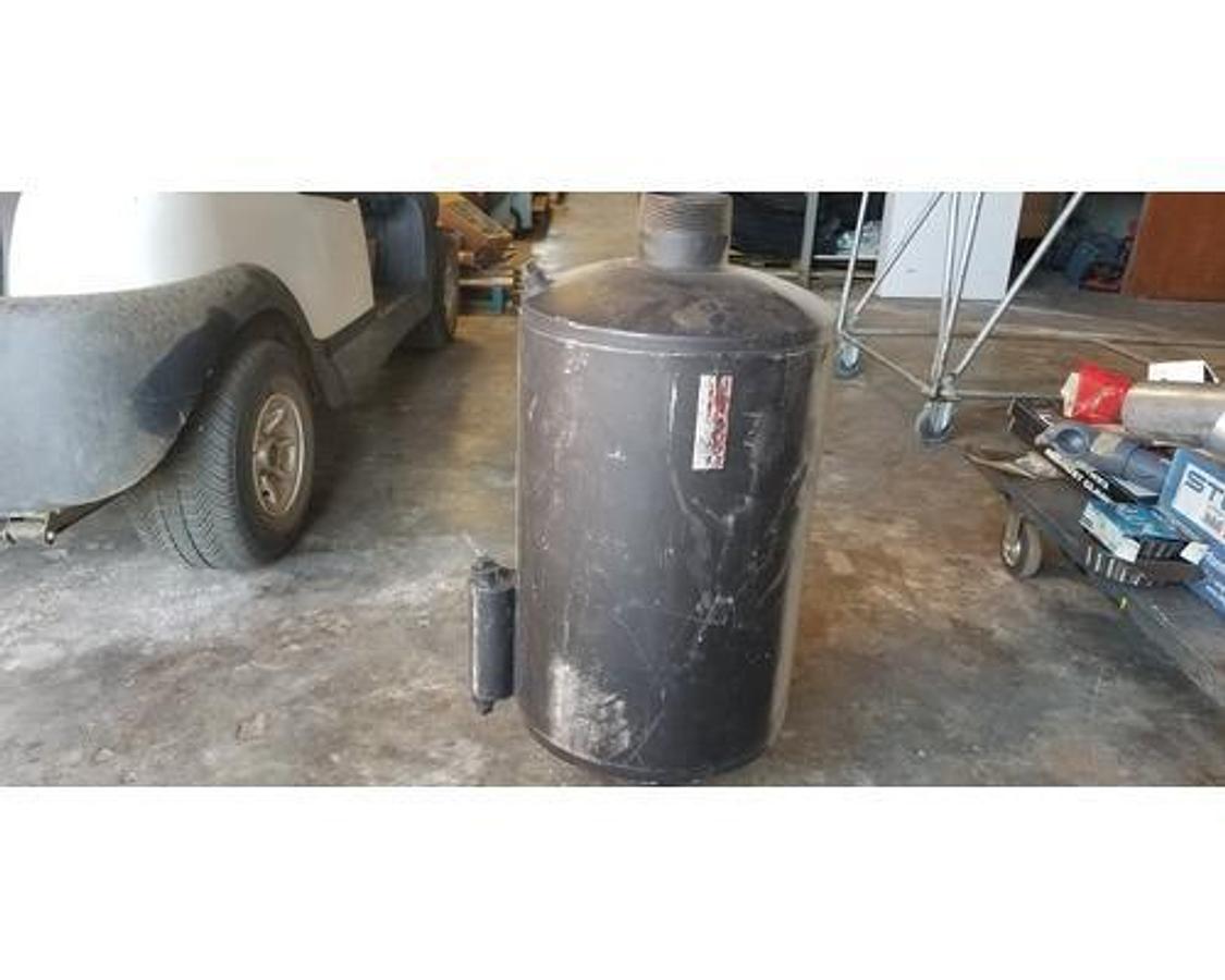 New surplus NEW SURPLUS GT EXHAUST  SILENCER # 202-21035-1-14632    SN# 92715
3-1/2" " I.D. INLET & OUTLET    14" DIAMETER     BODY LEGTH 21"