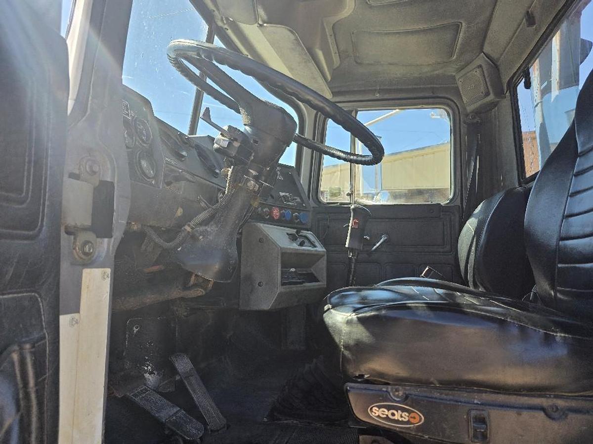 Used 1995 Mack RD688S