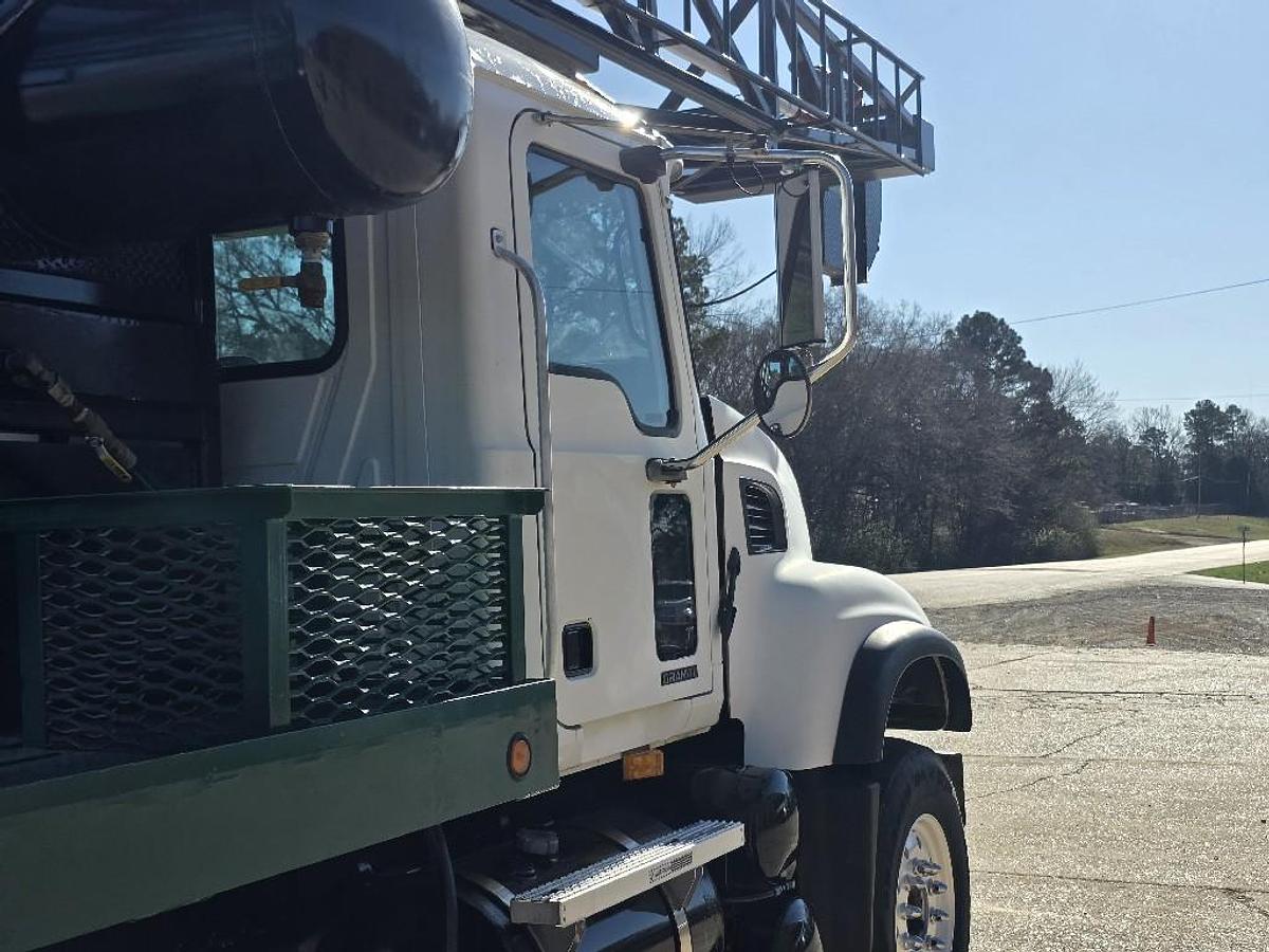 Used 2007 Mack CV713