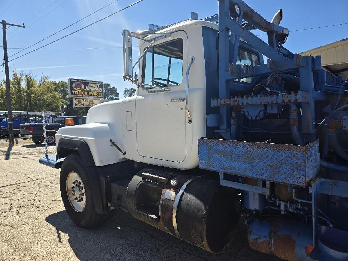 Used 1995 Mack RD688S