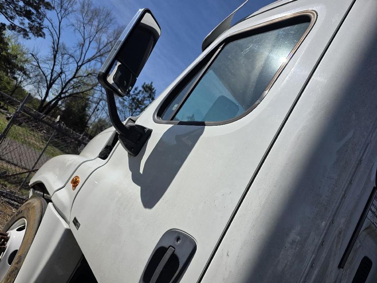 Used 2012 Freightliner CASCADIA