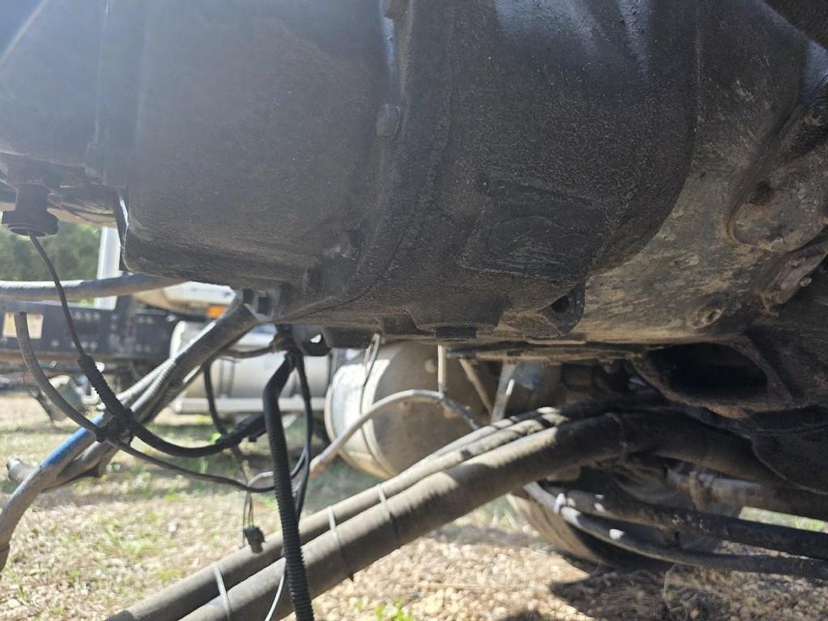 Used 2005 Fuller CV713