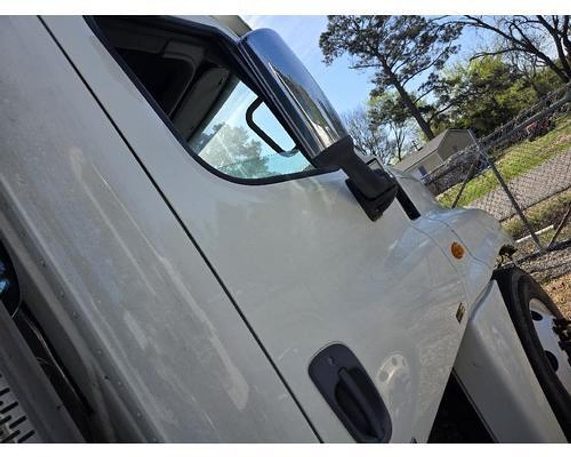 Used 2012 Freightliner CASCADIA