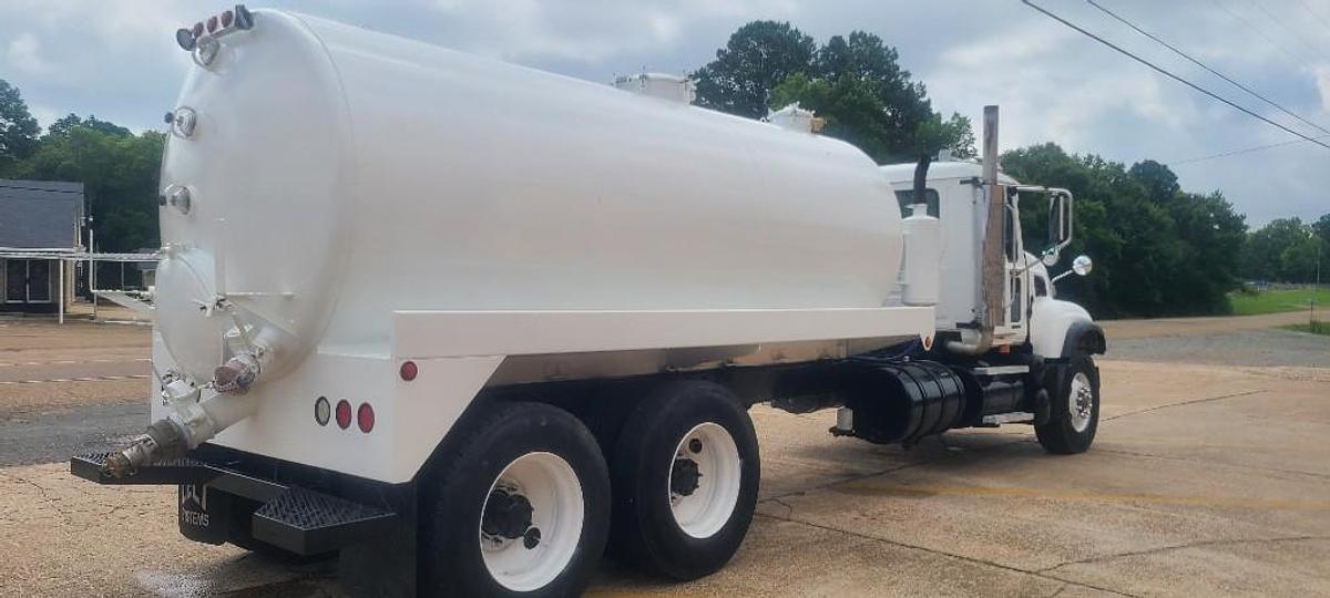 Used 2004 Mack CV713 GRANITE