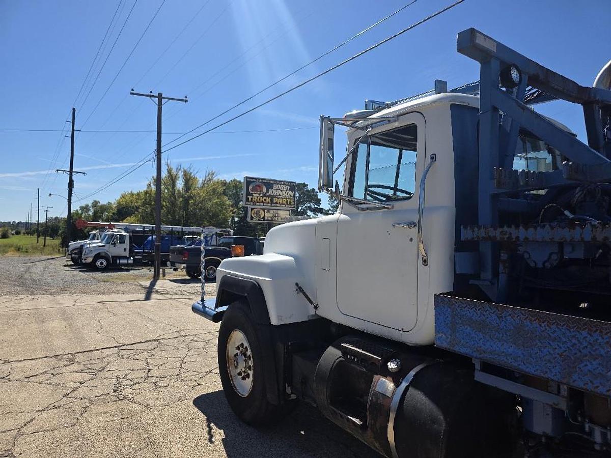 Used 1995 Mack RD688S