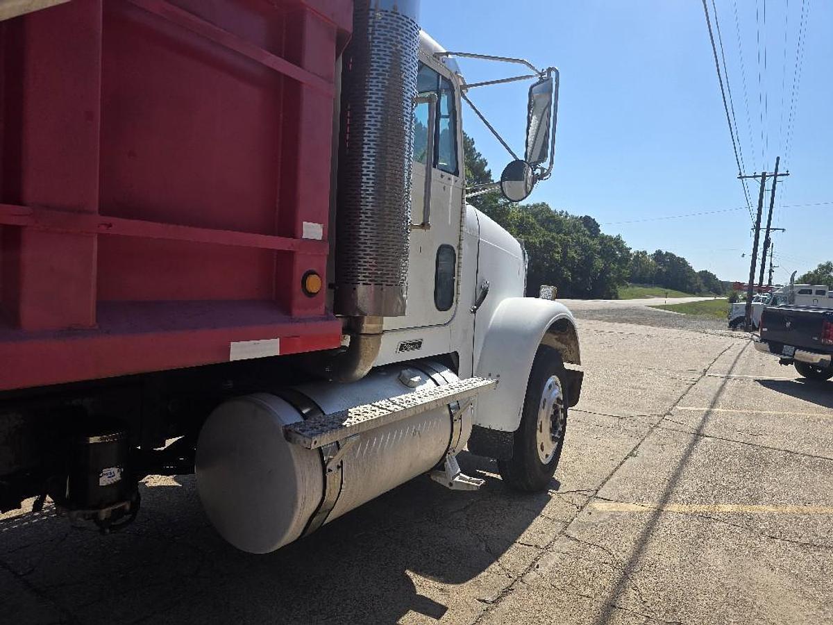 Used 2001 Freightliner FLD120SD