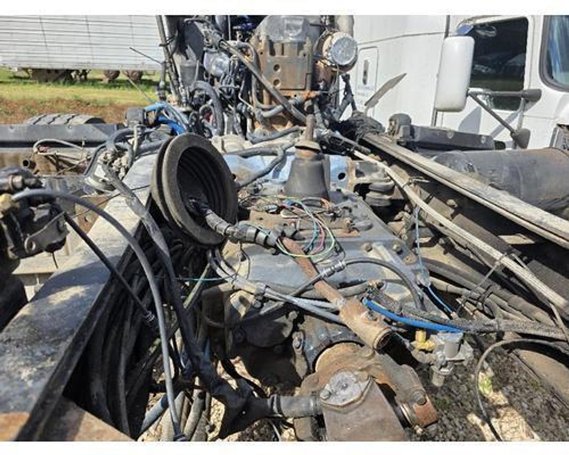 Used 2005 Fuller CV713