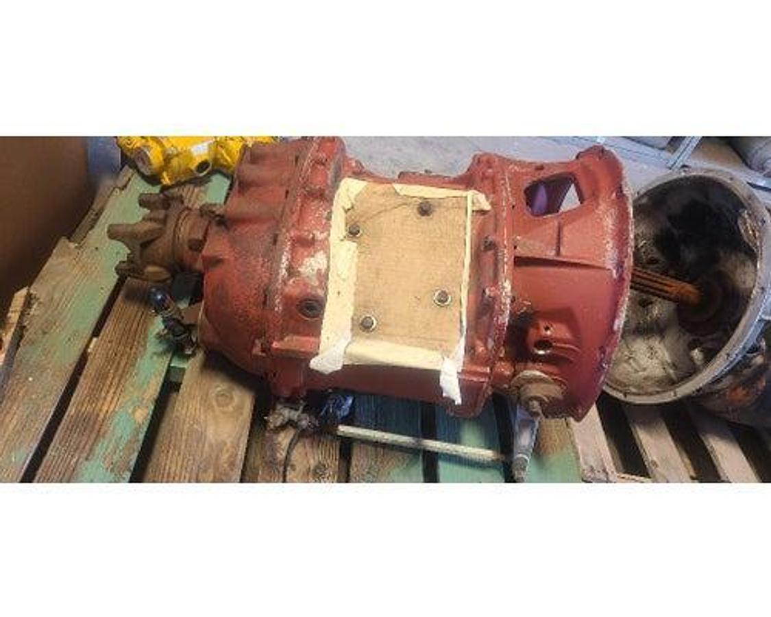 Used USED SPICER LLPSO165-10S 10 SPPED TRANSMISSION EXC.
CUSTOMER WILL NEED TO USE THEIR BELL HOUSING
