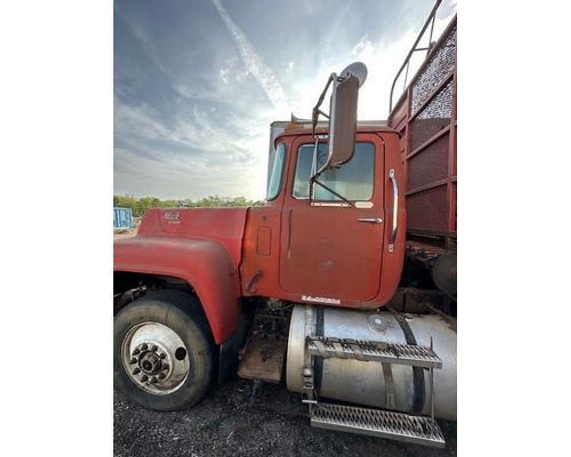 Used 1988 Mack R688ST