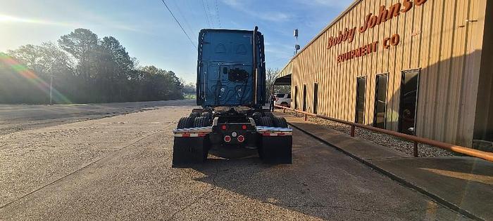 Used 2015 Freightliner CASCADIA