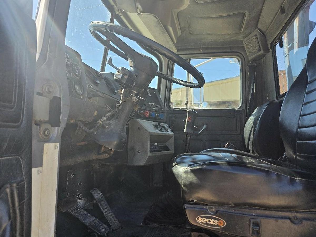 Used 1995 Mack RD688S