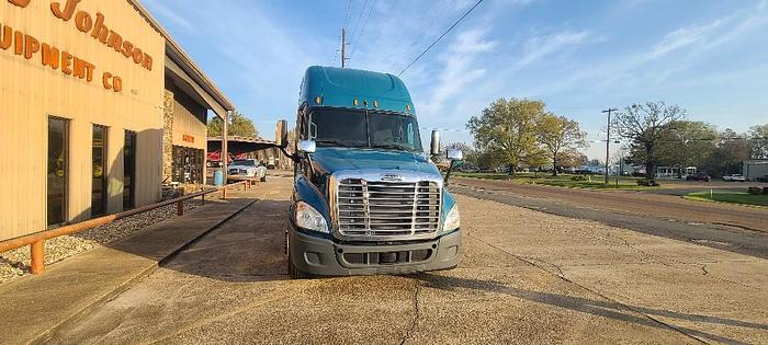 Used 2015 Freightliner CASCADIA