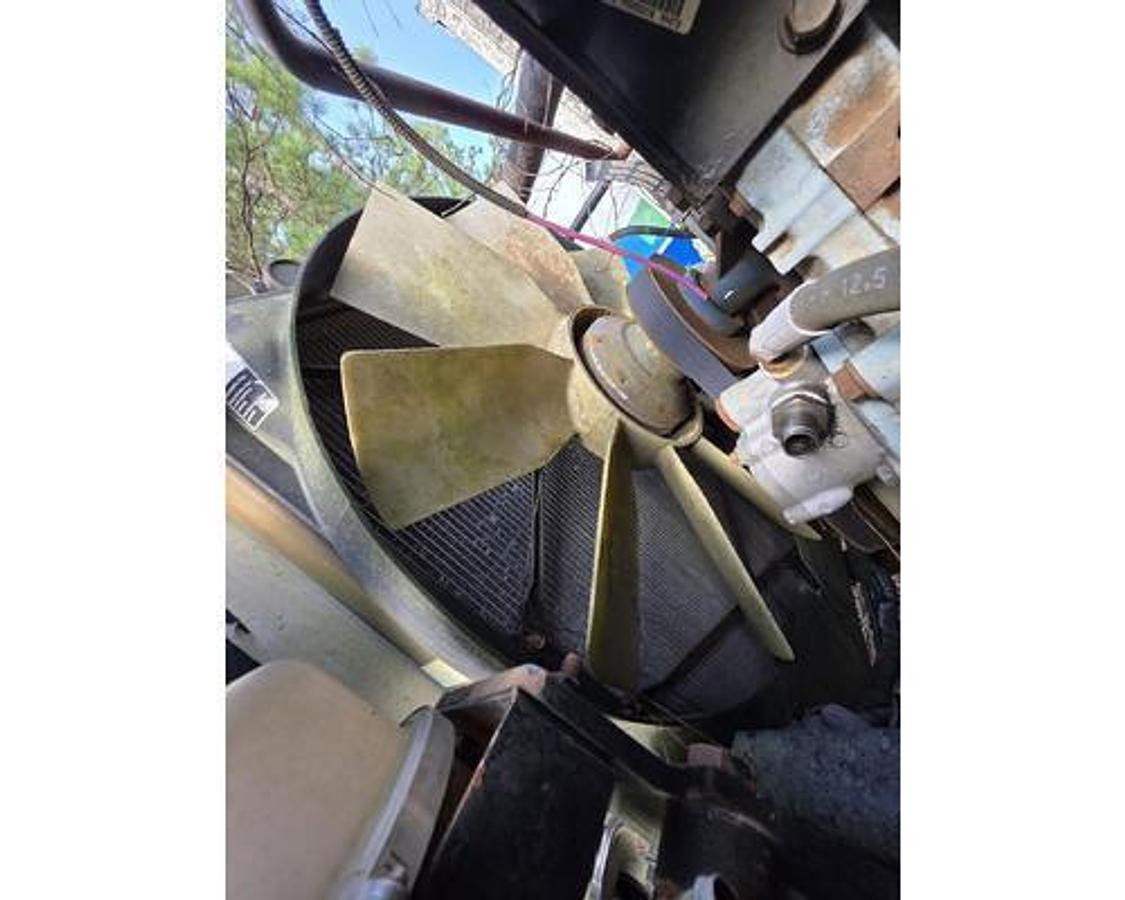 Used 2004 Freightliner COLUMBIA 120