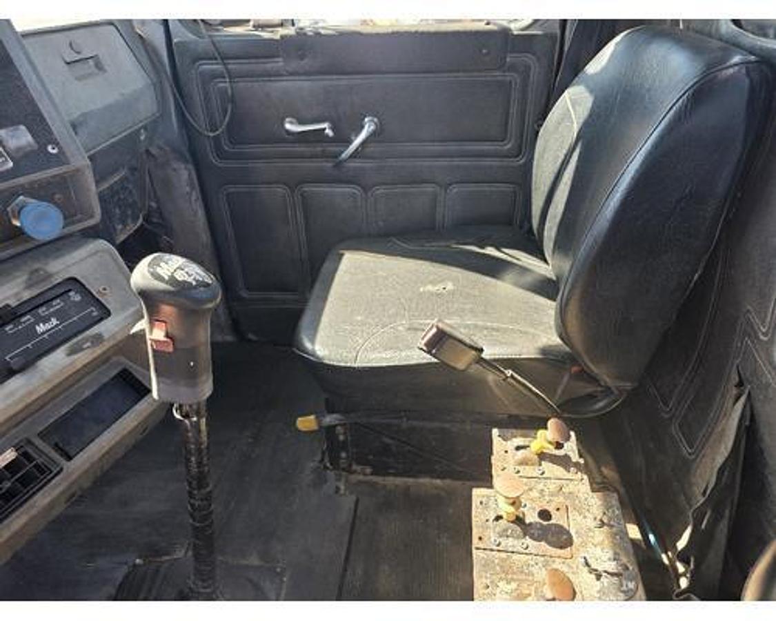 Used 1995 Mack RD688S