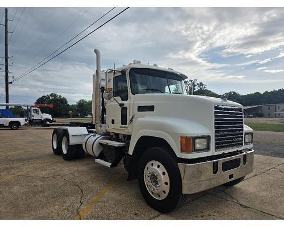 Used 2010 Mack CHU613
