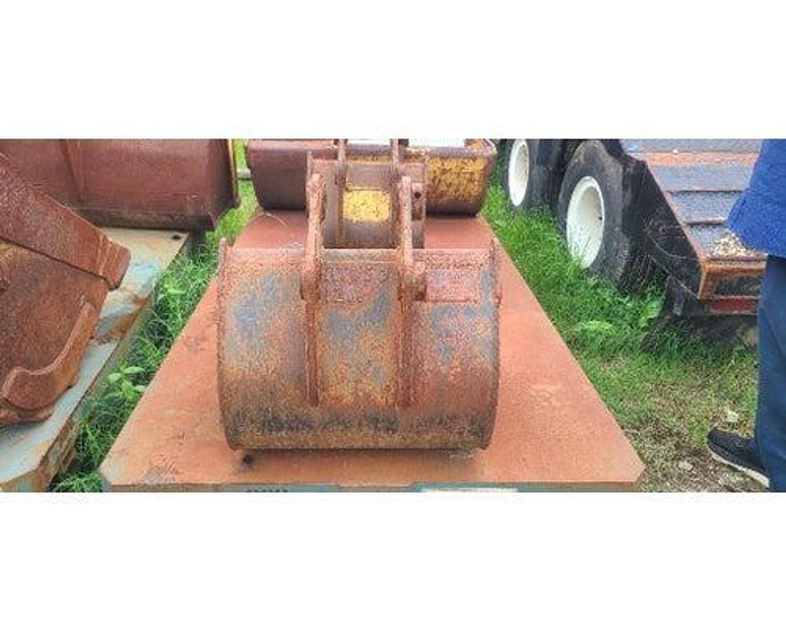 Used USED KOMATSU PC35R-8E SN# 303-31-144413-53 C&P ATTACHEMENTS
0.143 CAPACITY, WIDTH 24
