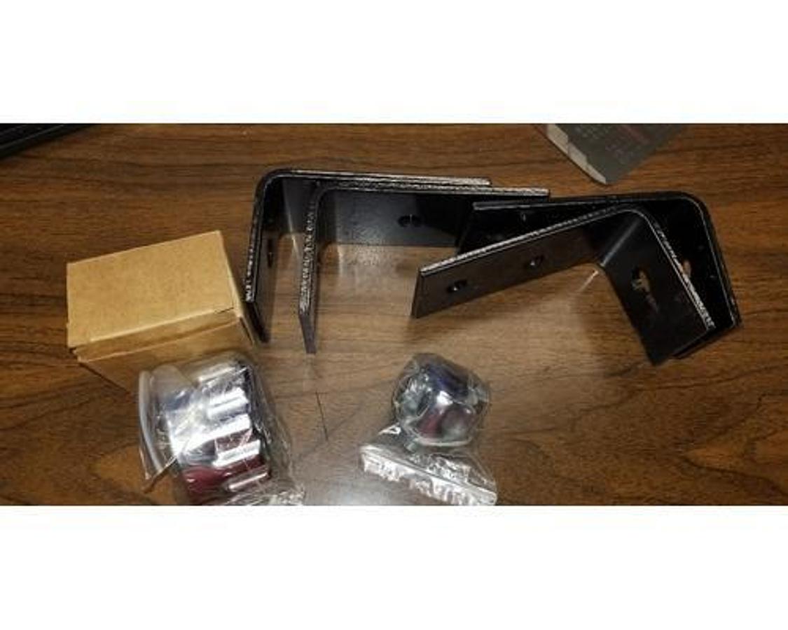 New surplus NEW SURPLUC UPRIGHT HYDRAULIC TANK MOUNTING BRACKETS- BREATHER- & TANK CAP