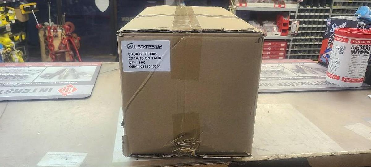New surplus NEW SURPLUS FREIGHTLINER SURGE TANK # 0523045001