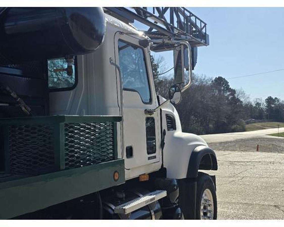 Used 2007 Mack CV713