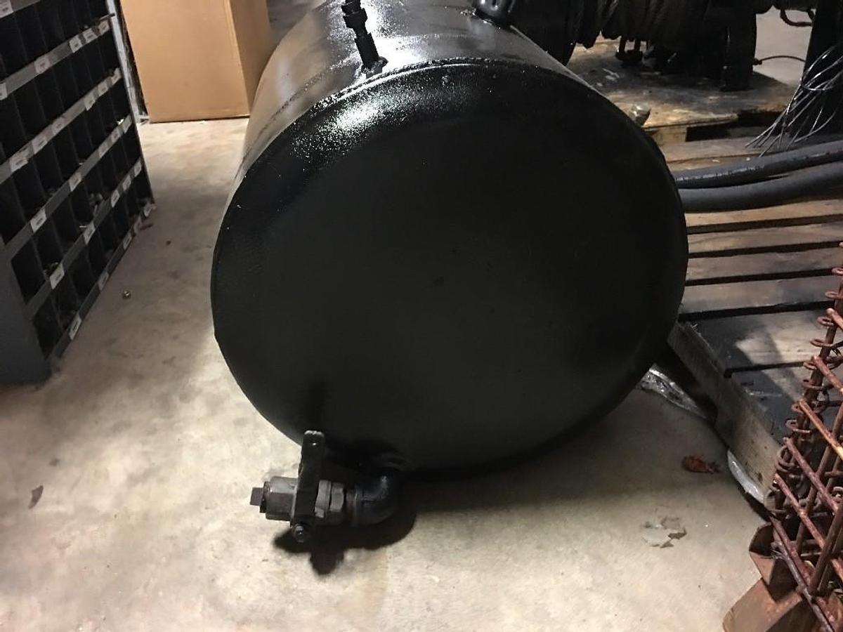 Used GOOD USED HYDRAULIC TANK, 50 GAL. CAPACITY  LENGTH  26" DIAMETER 24"