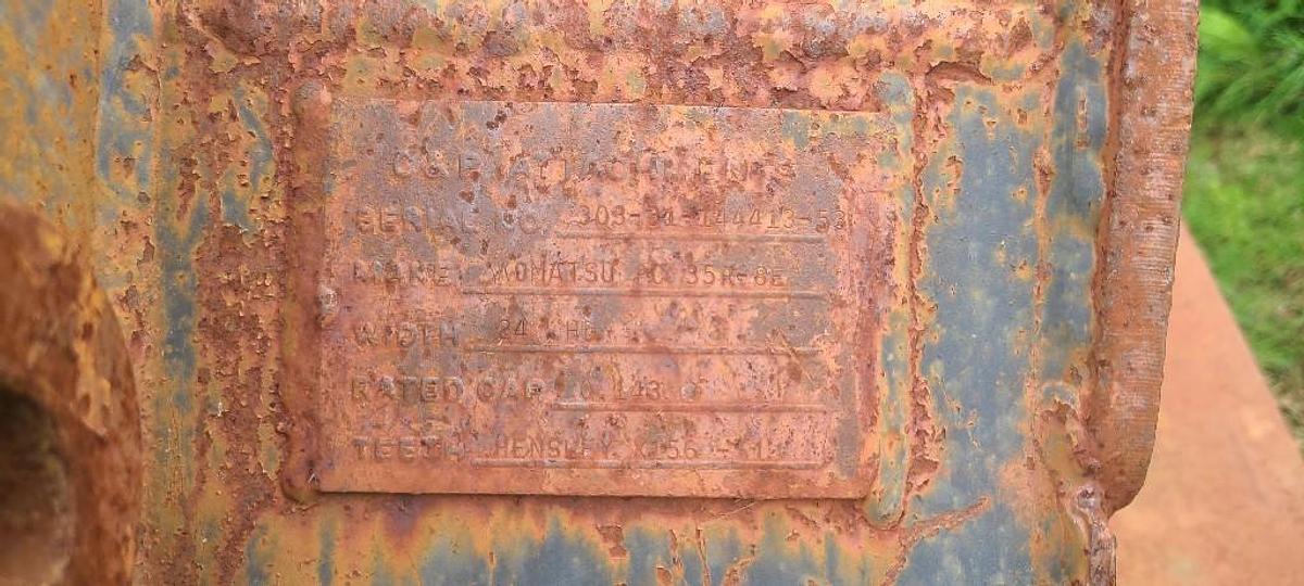 Used USED KOMATSU PC35R-8E SN# 303-31-144413-53 C&P ATTACHEMENTS
0.143 CAPACITY, WIDTH 24