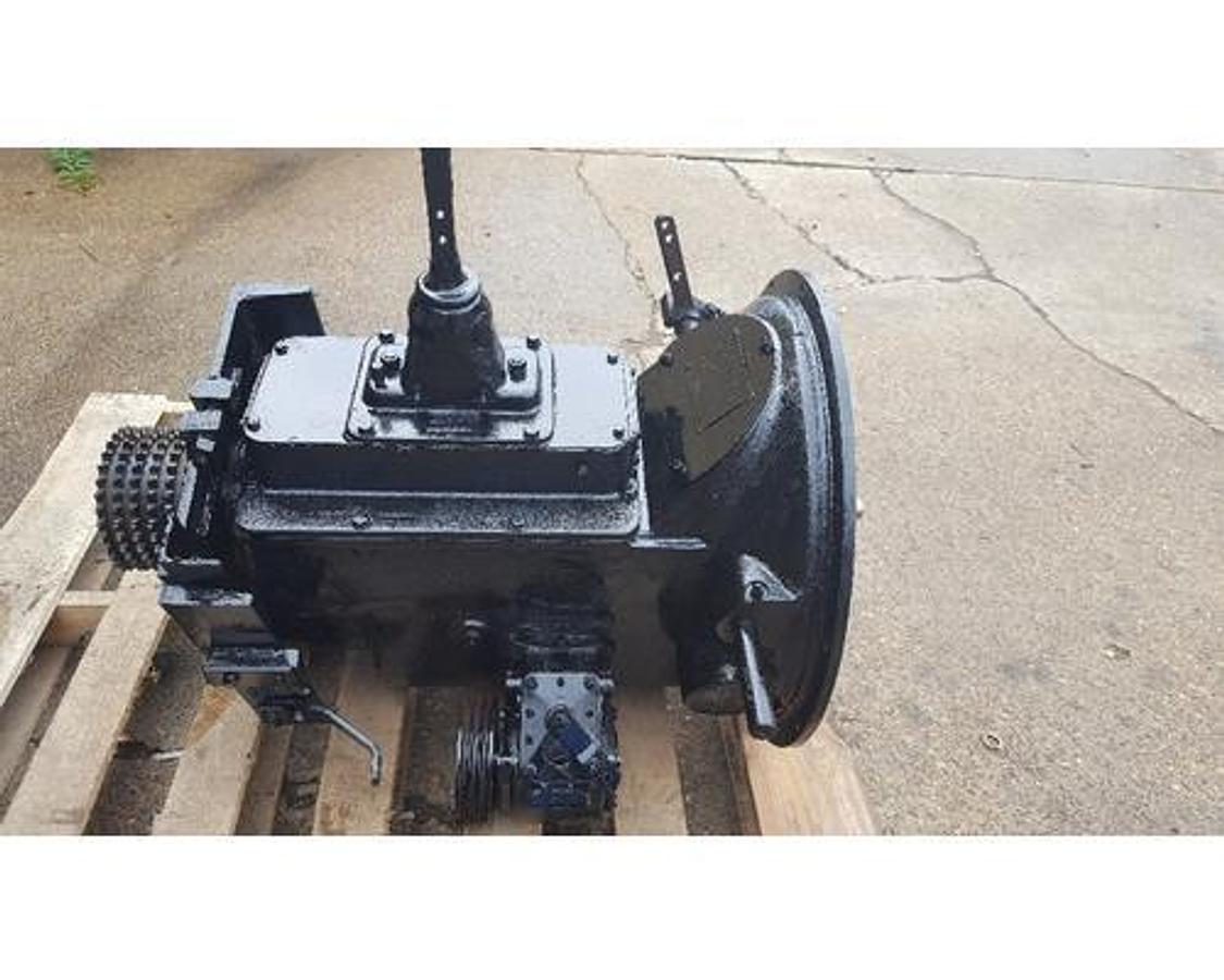 Used COTTA 4 SPD. TRANSMISSION MOD# TACU-100-17 #1 BELL HOUSING 71 SERIES DETROIT FLYWHEEL AND CLUTCH.  CHELSEA PTO #410XUABX-W3XD