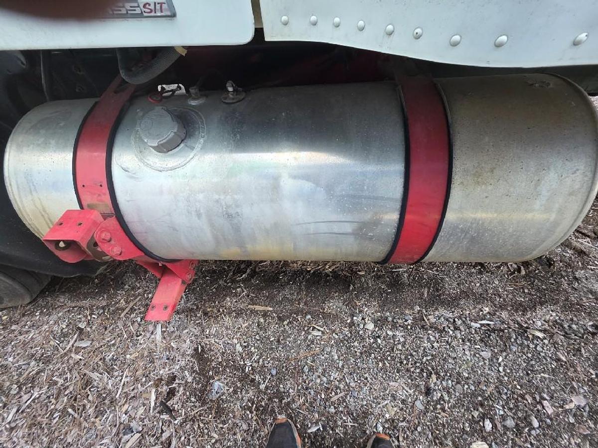 Used 2005 Freightliner CENTURY