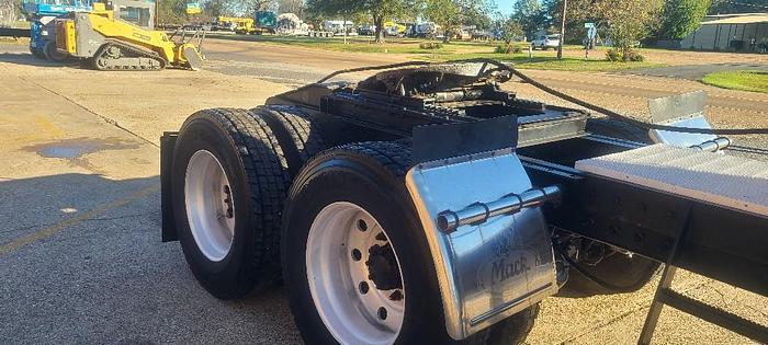 Used 2002 Mack CH 613