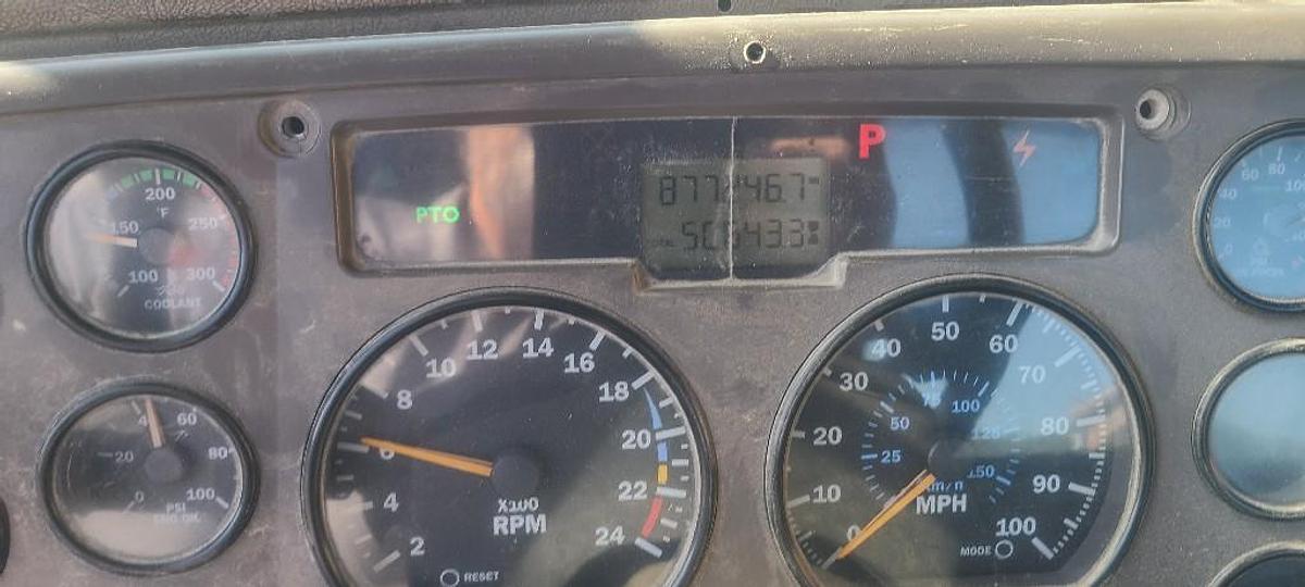 Used 2005 Mack CV713