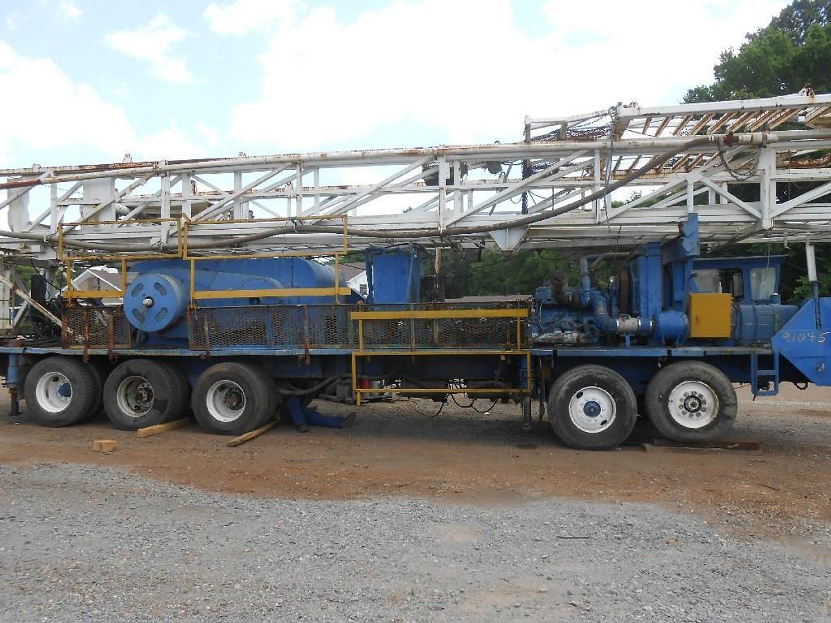 Used CRANE CARRIER RIG