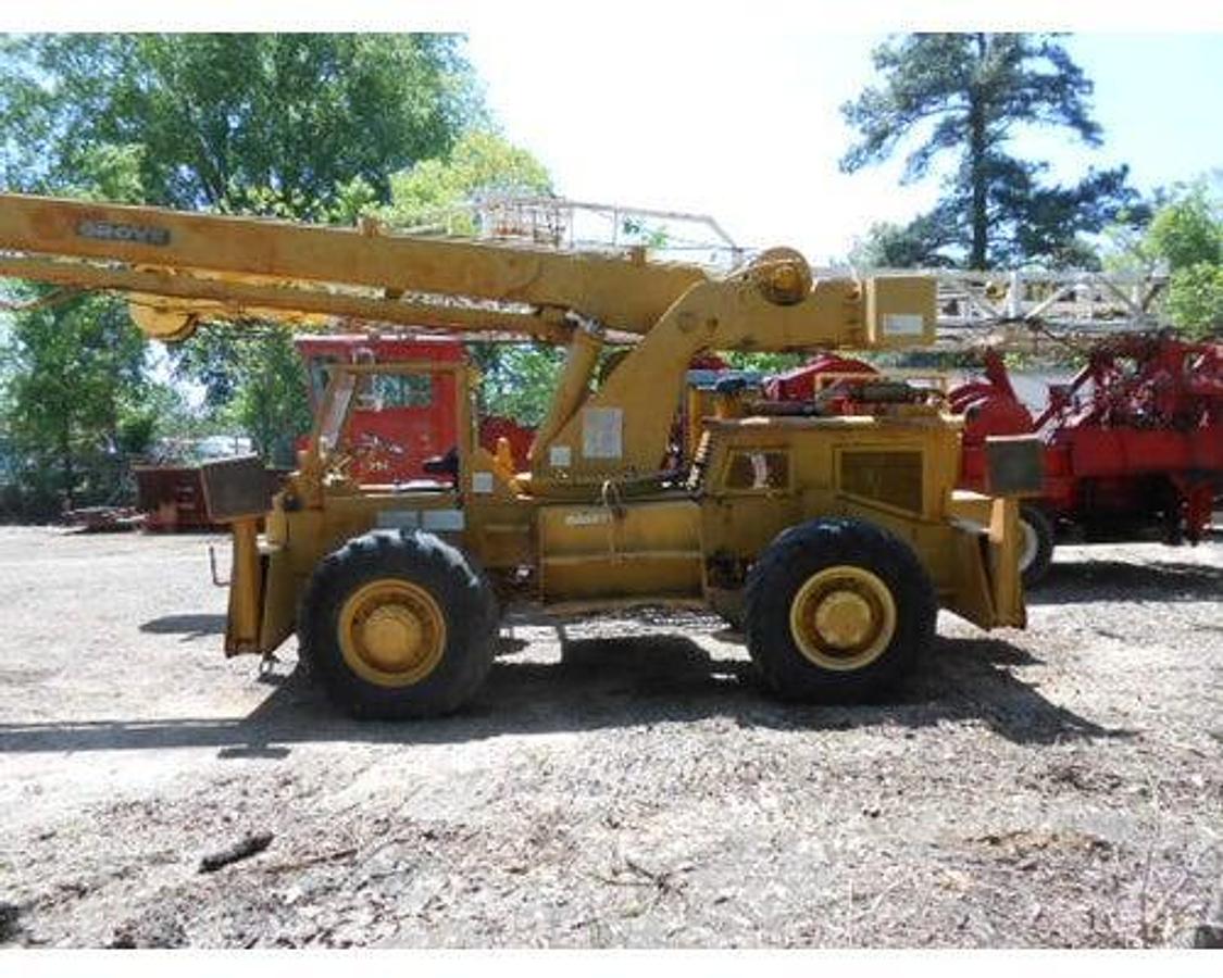 Used 1975 GROVE CRANE