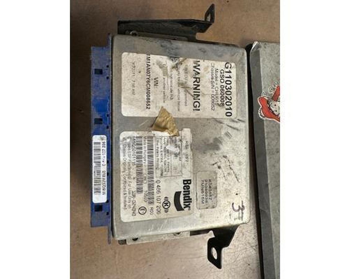 Used GOOD USED BENDIX ABS CONTROL MODULE # K040157   # 21389938  # 7MN515M