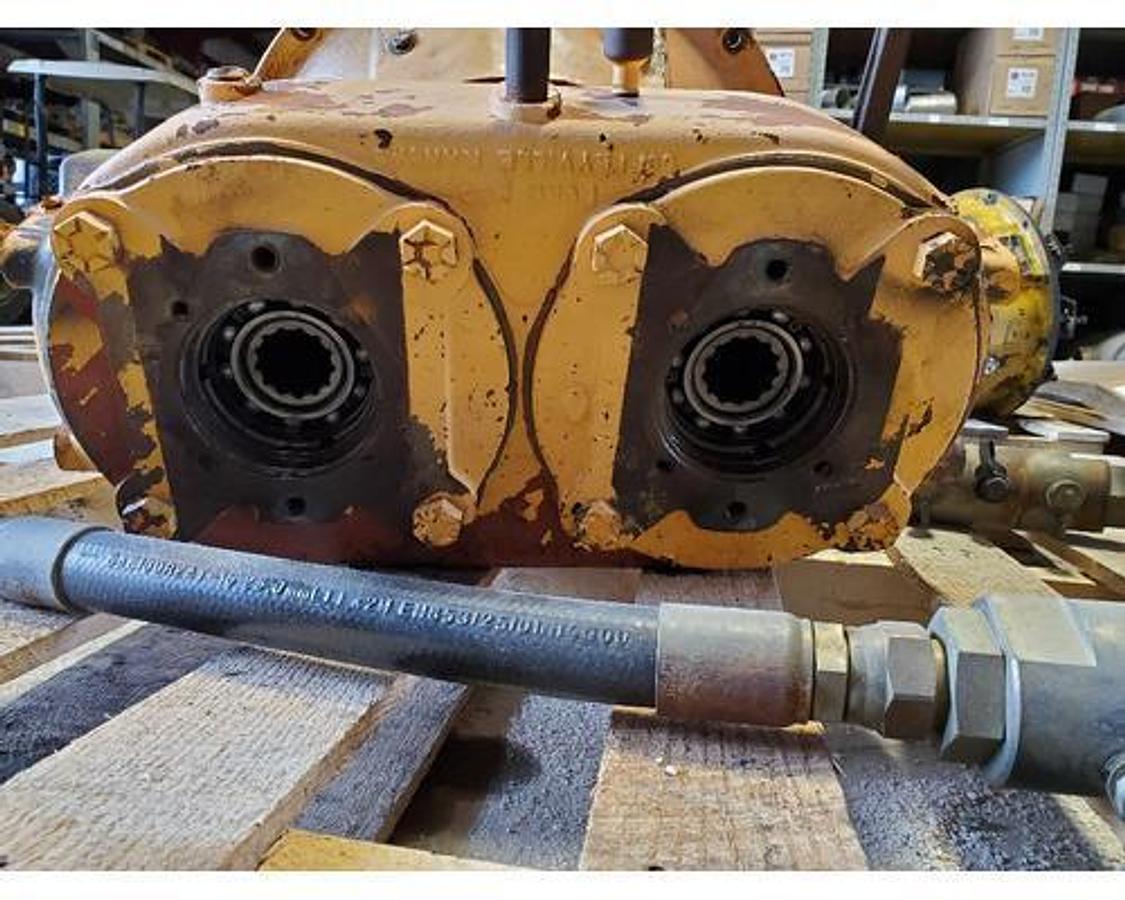 Used SAE#3 SINGLE PLATE 11" CLUTCH DOUBLE 5" FUNK PUMP DRIVE MODEL# 281800A  5" GEAR CENTERS 1 1/4" SPLINE