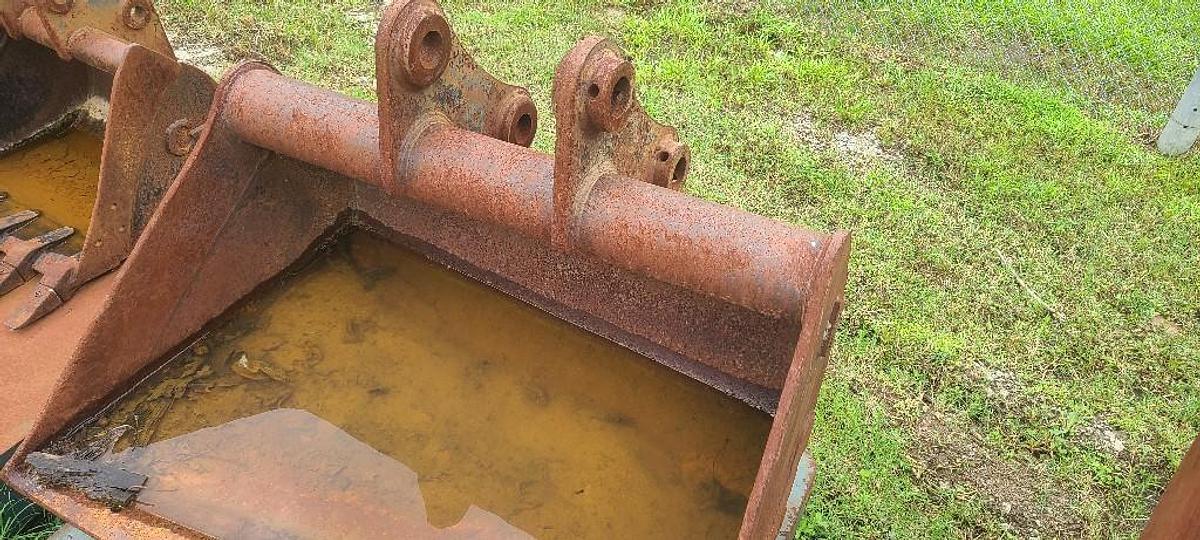 Used USED ROCKLAND PC120 BUCKET SN# R61377 .66 CAPACITY