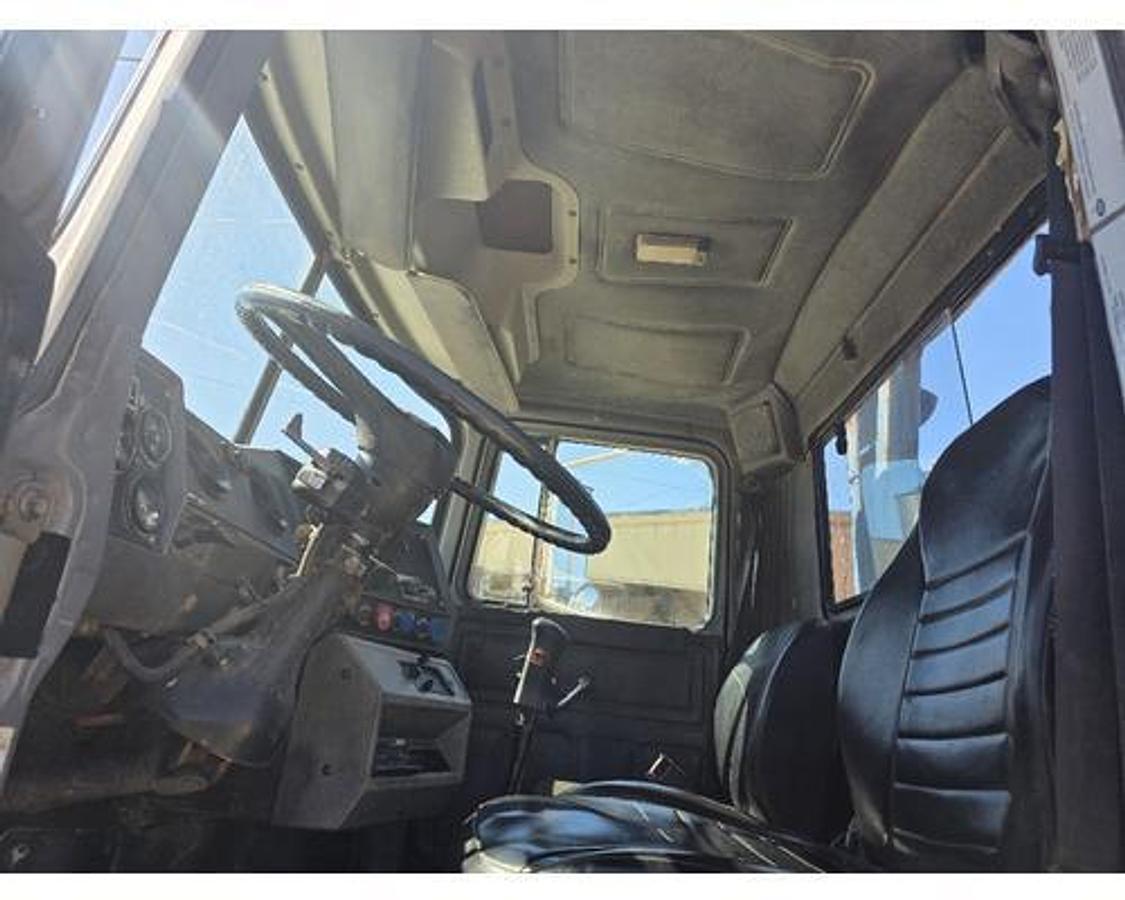 Used 1995 Mack RD688S