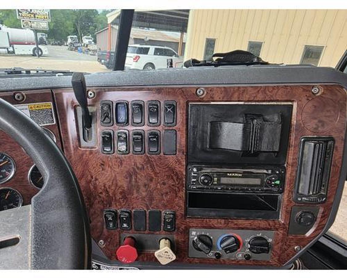 Used 2010 Mack CHU613
