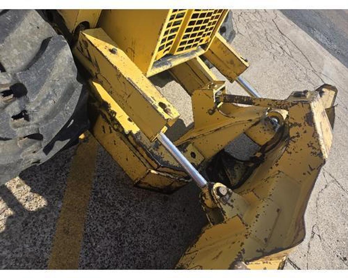 Used 2006 KOMATSU D21P-8A