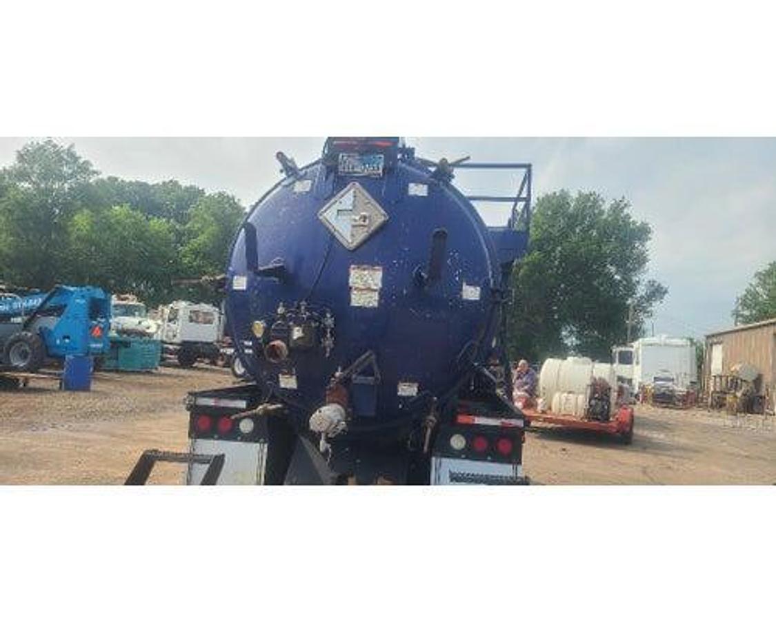 Used 2005 INTERNATIONAL 7400