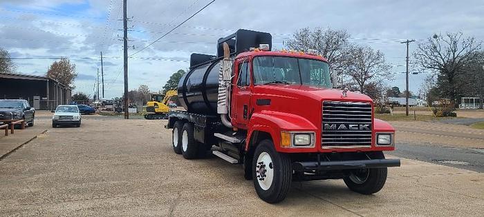 Used 2002 Mack CH 613