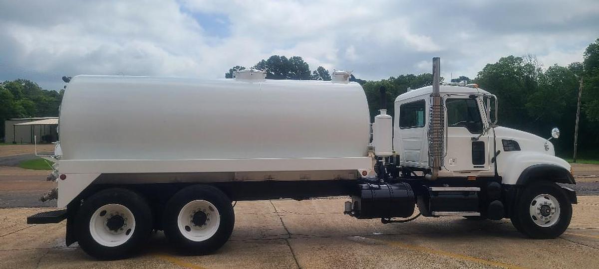 Used 2004 Mack CV713 GRANITE