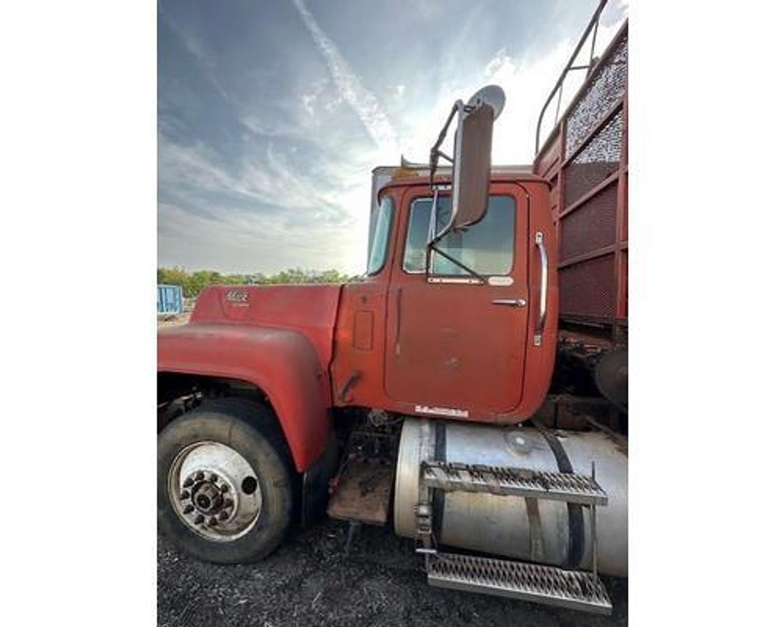 Used 1988 Mack R688ST