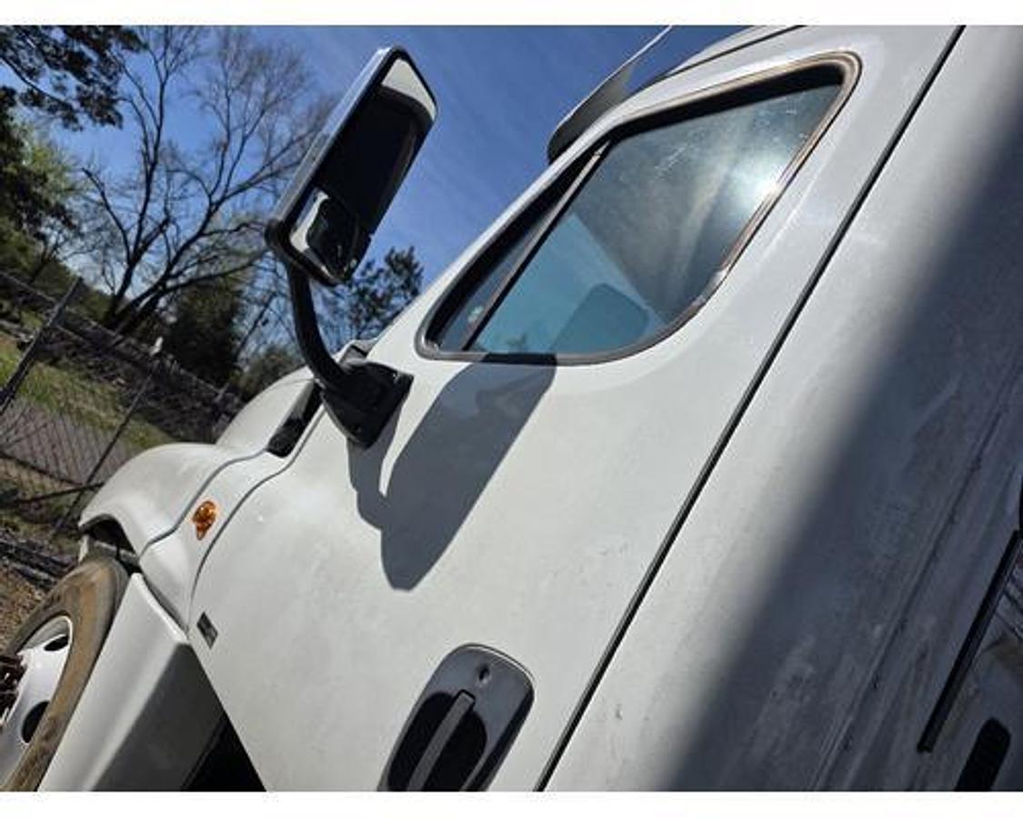 Used 2012 Freightliner CASCADIA