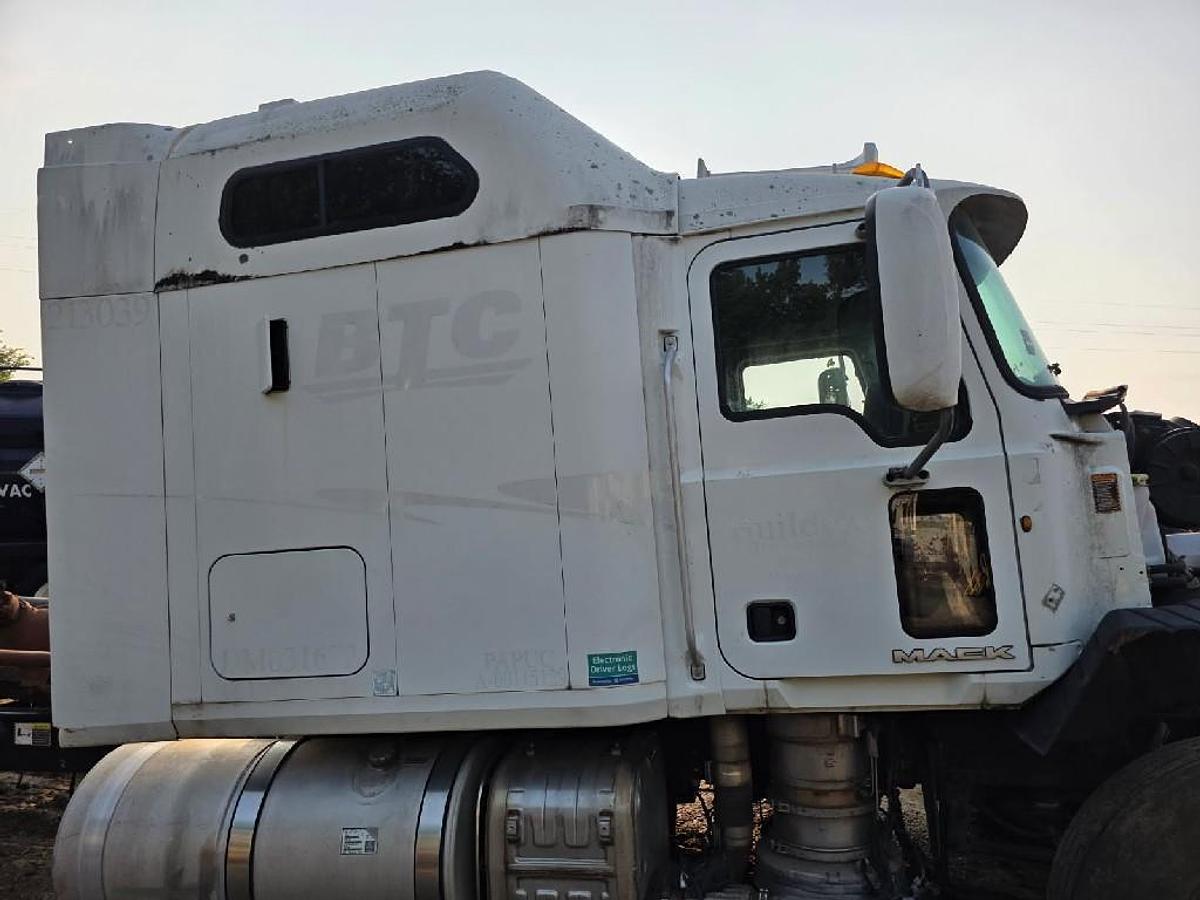 Used 2013 Mack CX600/VISION SERIES