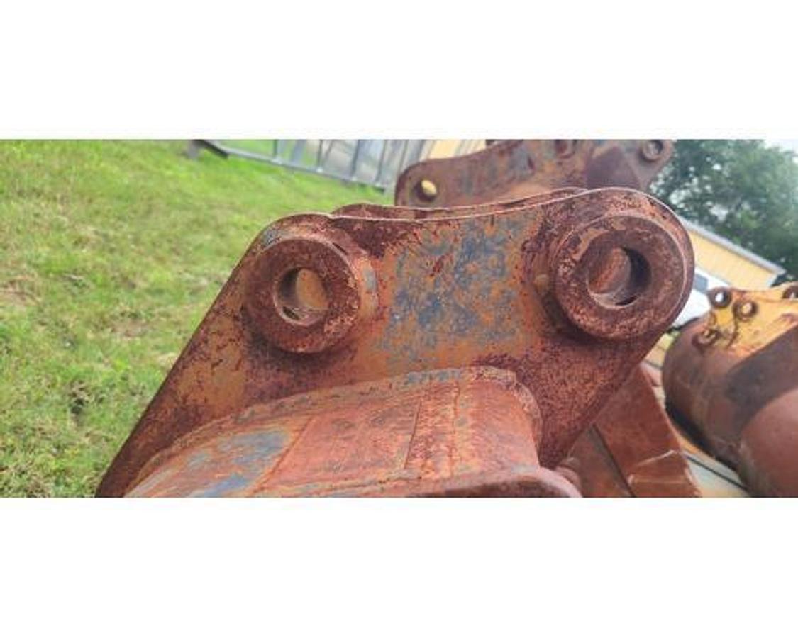 Used USED KOMATSU PC35R-8E SN# 303-31-144413-53 C&P ATTACHEMENTS
0.143 CAPACITY, WIDTH 24