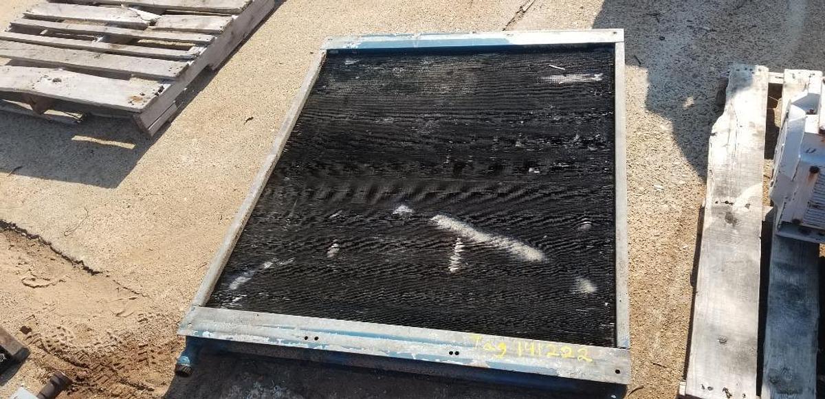 Used GOOD USED HYDRAULIC OIL COOLER 48"L X 3.5"W X 39.5" H
MALE PIPE THREAD 1-1/4"