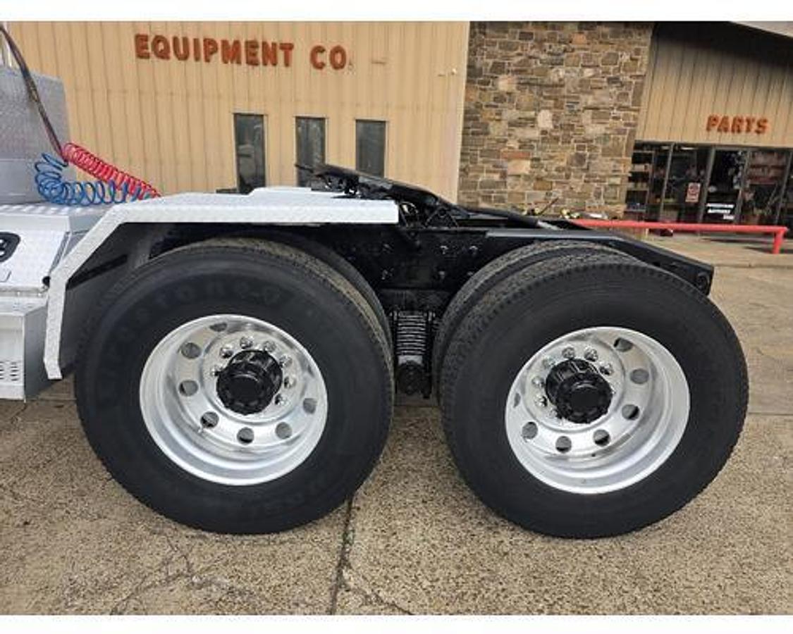 Used 2010 Mack CHU613